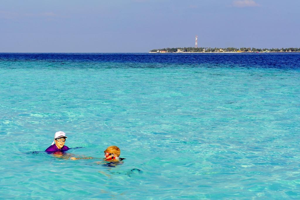 Sun Tan Beach Hotel Maafushi Exterior foto