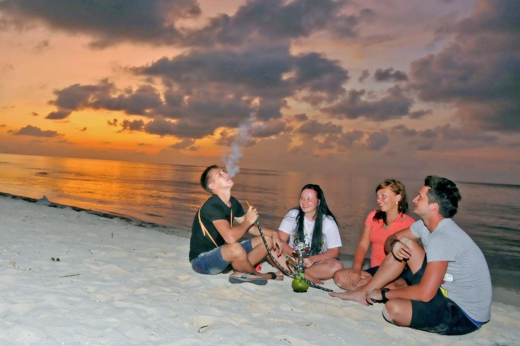 Sun Tan Beach Hotel Maafushi Exterior foto