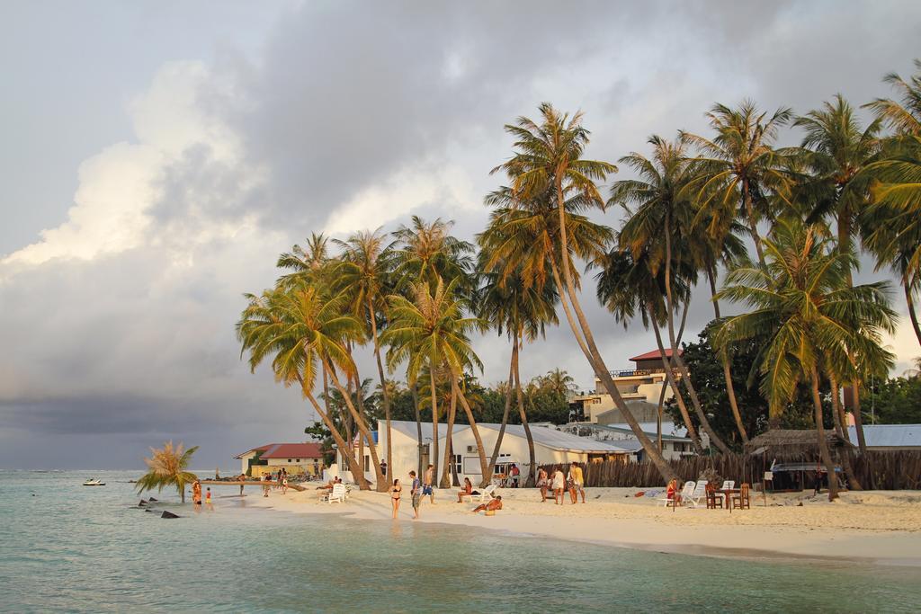 Sun Tan Beach Hotel Maafushi Exterior foto