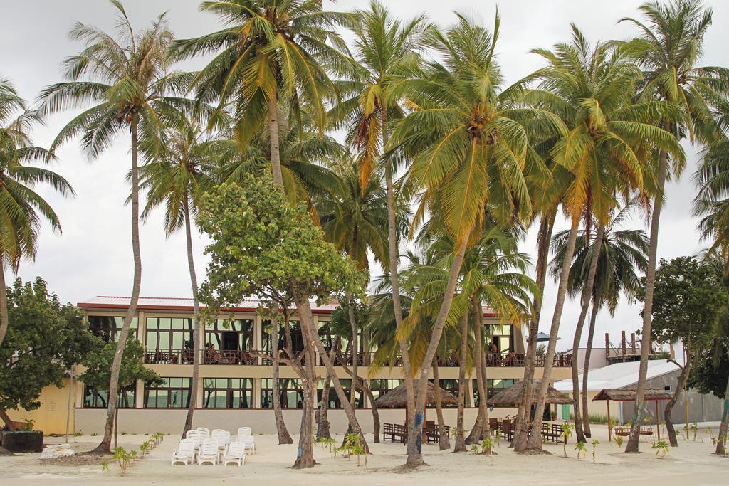 Sun Tan Beach Hotel Maafushi Exterior foto