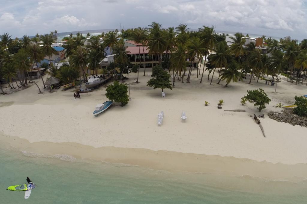 Sun Tan Beach Hotel Maafushi Exterior foto