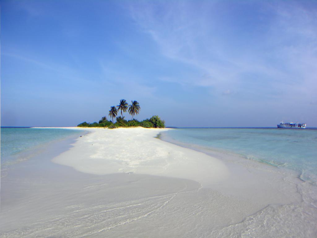 Sun Tan Beach Hotel Maafushi Exterior foto