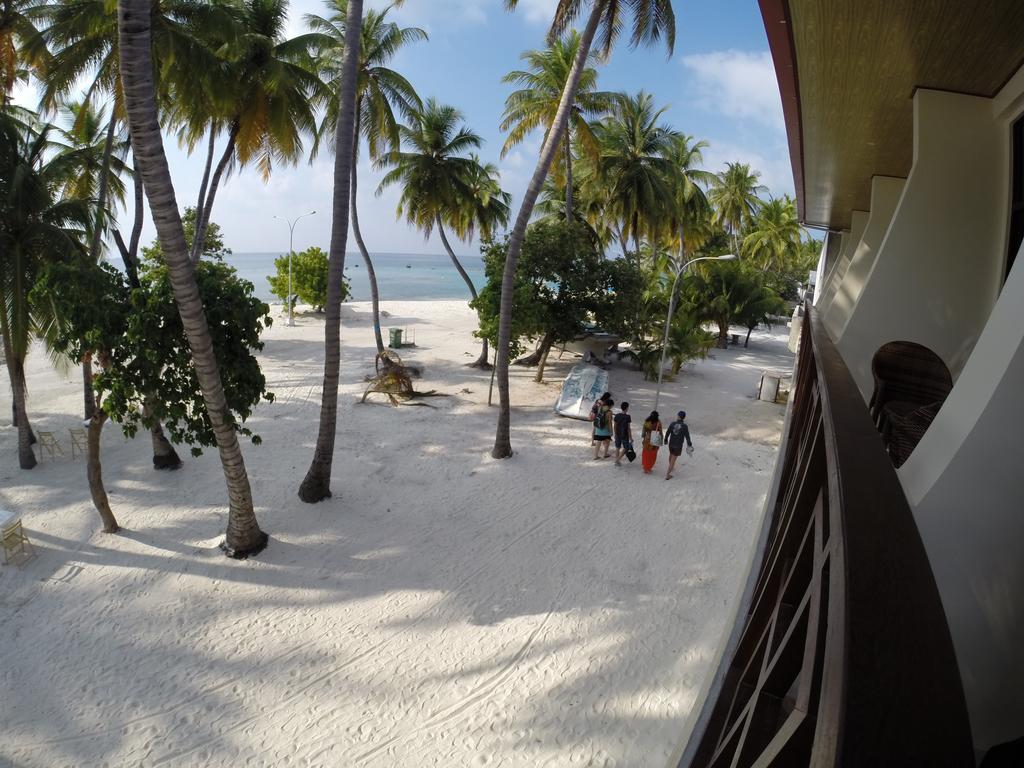 Sun Tan Beach Hotel Maafushi Exterior foto