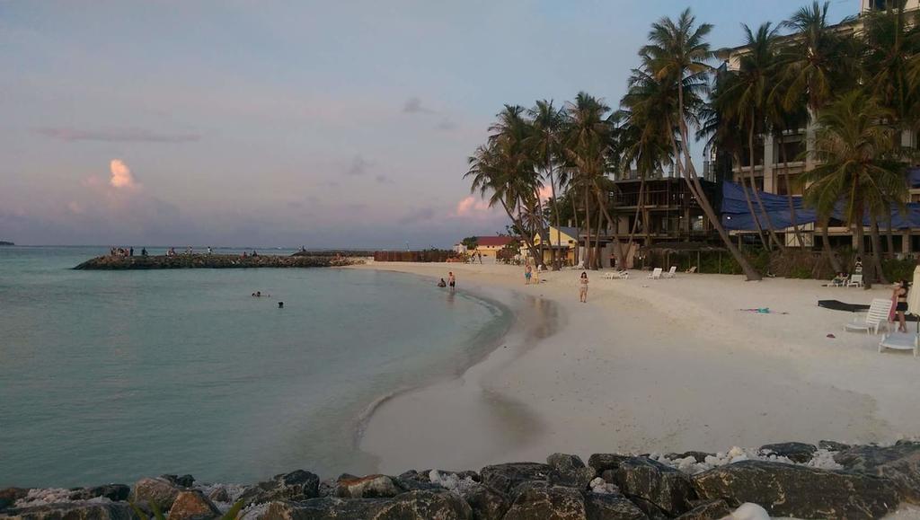 Sun Tan Beach Hotel Maafushi Exterior foto