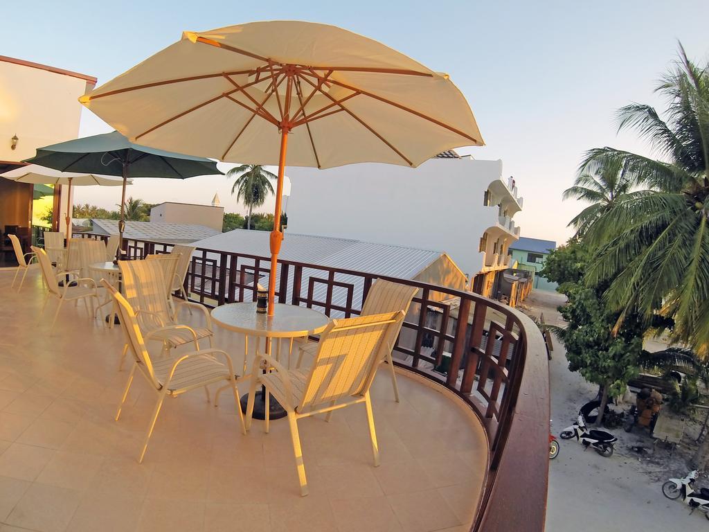 Sun Tan Beach Hotel Maafushi Exterior foto