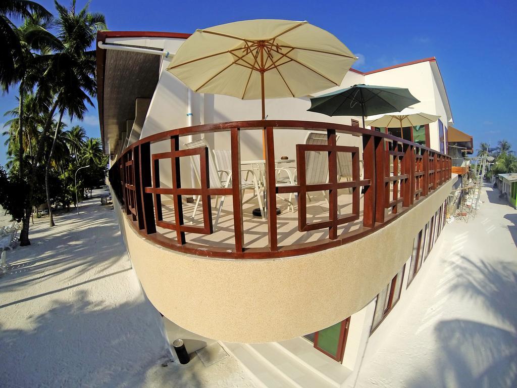 Sun Tan Beach Hotel Maafushi Exterior foto