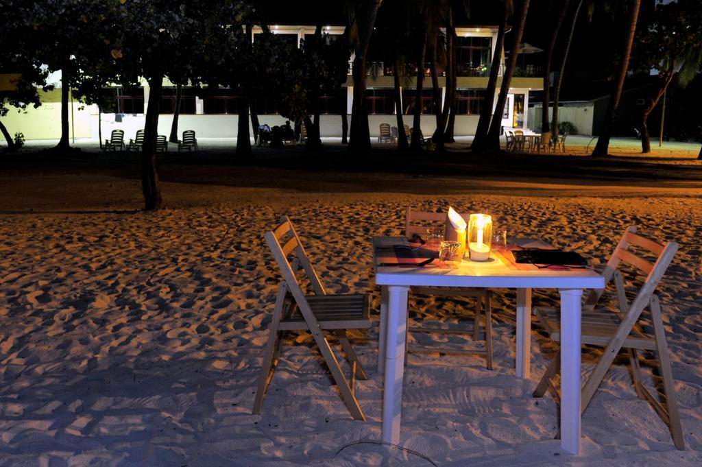 Sun Tan Beach Hotel Maafushi Exterior foto
